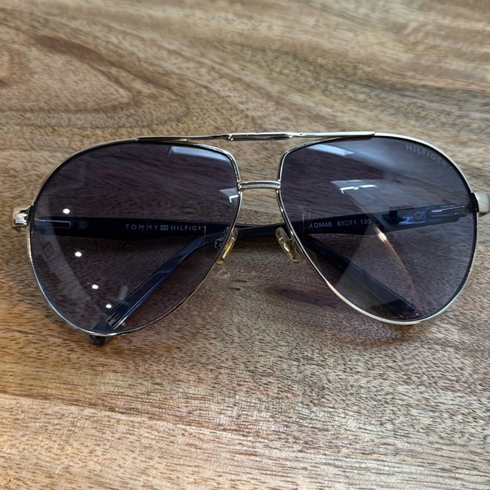 SOLD•• Tommy Hilfiger Sunglasses aviator style grey and black and silver